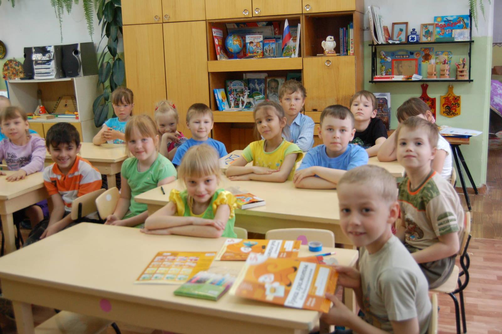 Подготовительная группа в саду возраст. Дети подготовительной группы. Дети в детском саду подготовительная группа. Занятие в ДОУ. Дети на занятии в детском саду.