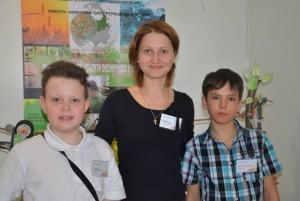 Влад Стерхов и Руслан Дрокин с руководителем Аллой Коробицыной
