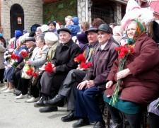 Ветераны на празднике - в первом ряду
