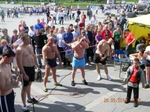 Разминка рестлеров перед борьбой