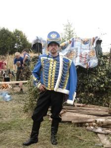 В костюме 1812 года