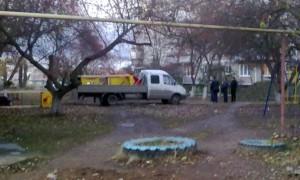 Увозят игровой комплекс от М. Серебренникова. Фото очевидца. 