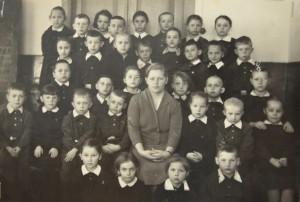 Валентина Алексеевна Денисова с учениками