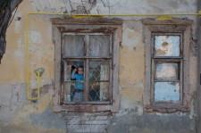 Новая дорога среди руин