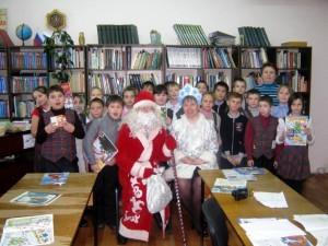Дед Мороз тоже любит ходить в библиотеку