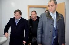 А.Г. Карамышев и Д.В. Паслер осматривают помещения школы