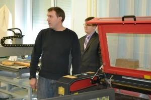 Педагог ЦДТТ Александр Дворянинов представляет лазерный станок