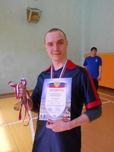 Капитан команды техникума "Родник" с наградами