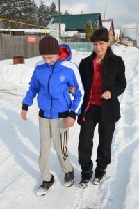 Джони с мамой на прогулке