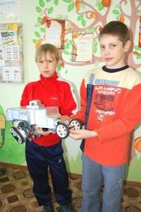 Саша Степанченко и Никита Вирфиль и их боевая машина