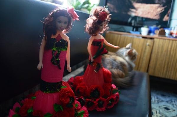 Наряды для кукол из гофрированной бумаги