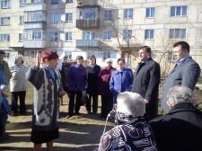 Глава встречается с жителями многоэтажки в Сысерти