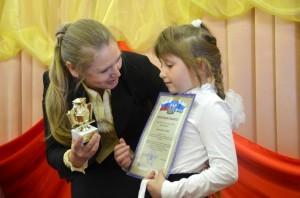 За первое место в номинации Лучший читатель класса награждается Арина Космакова