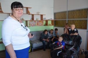 А. В. Мельникова с мальчишками