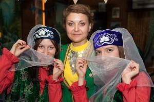 Мы, как подружки невесты, подготовили для гостей национальный танец