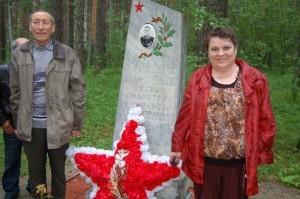 Владимир и Любовь Парфеновы на мемориале летчику
