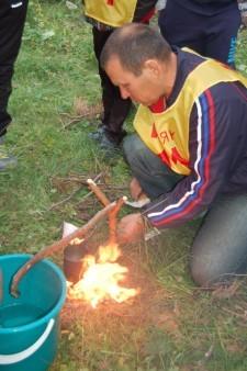 Кто быстрее скипятит 100 граммов воды в консервной банке