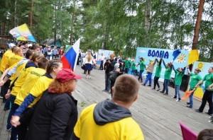 Общий хоровод участников фестиваля "Волна"