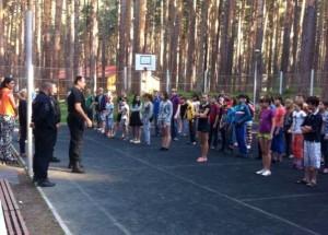 Сотрудники ОМОН и СОБР провели зарядку для детей