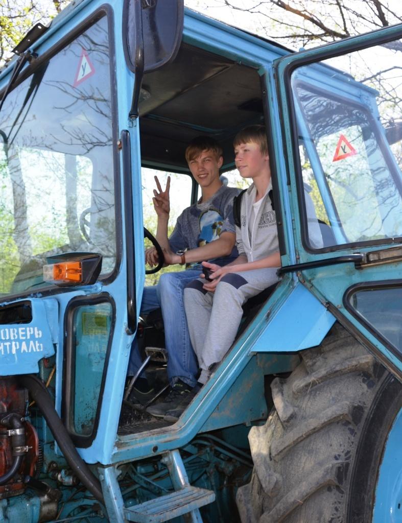 профессия тракторист-машинист сельскохозяйственного. профессия тракторист учёба красивое фото.