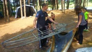 Сборка байдарки перед сплавом