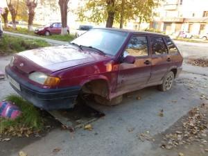 Малиновая "четырка" у дома по Р. Люксембург, 49