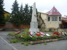 Большой Исток. Мемориал летом