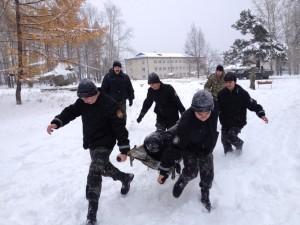 Кадеты спасают раненого собрата