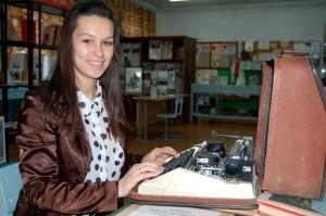 Молодой учительнице в "нагрузку" дали руководство школьным музеем