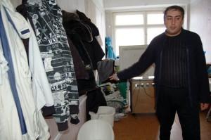 Евгений Загвоздкин в своей комнате на двоих человек