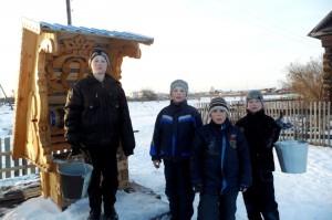 Ребята у колодца