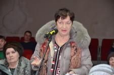 Жительница села занимается в тренажерном зале и просит ремонт