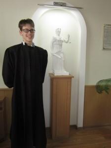 Школьник-депутат Антон Фролов примерил судейскую мантию