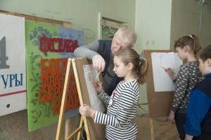 Заварзин Леонид Васильевич с членами кружка рисования Заварзин Леонид Васильевич с членами кружка рисования