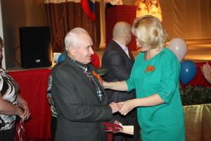 Вручение медалей ветеранам в Большом Истоке 