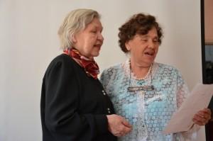 Активные читательницы спели для библиотекарей песню