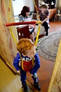 Артем Косенкин пока не обходится без ходунков. Совсем скоро ситуация изменится к лучшему!