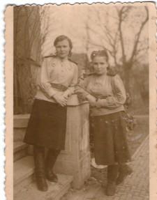 Надя и Лида в марте 1945 года