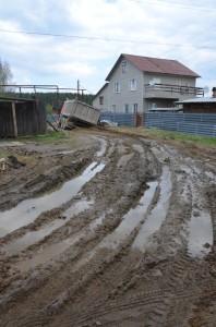 Дорога на повороте с К. Маркса на пер. Полевской превратилась в грязное месиво
