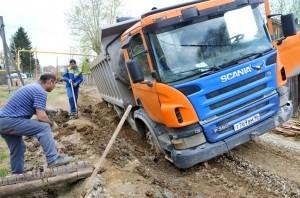 Застрявший КамАЗ вытаскивали полдня