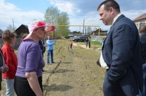 Разруливать ситуацию приехал первый заместитель главы СГО К. В. Сурин 