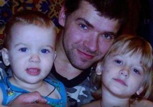 Виктор Суровцев с детьми