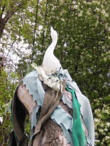 Белый лебедь у ветстанции