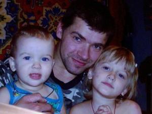 Виктор Суровцев с детьми