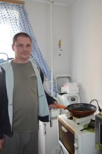 Иван Мещерягин: "Трубы в квартире есть, а газа нет. Спасаемся электроплитками".