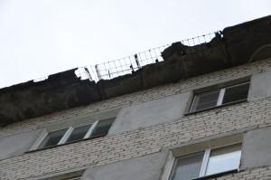 Карнизные плиты местами сильно прохудились