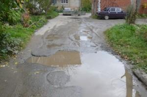 Лужа в дождливую погоду разливается и превращается в море