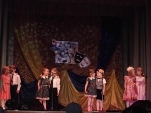 Для пожилых людей выступали малыши из детсадов