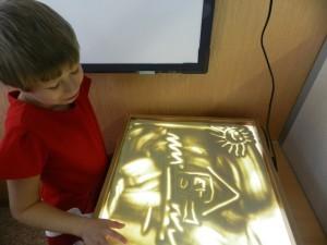 Рисунки из песка в новой дидактической комнате