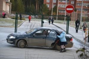 Как добираться до школы детям, чьи родители не имеют машин?